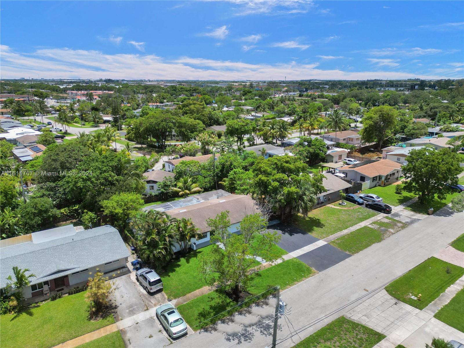 590 NW 38th Pl