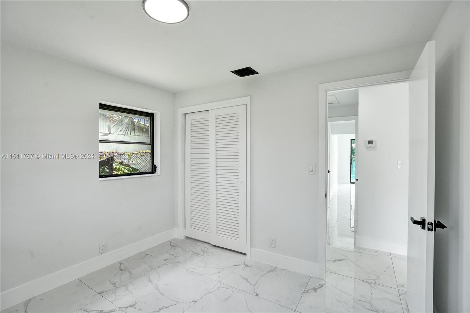 590 NW 38th Pl