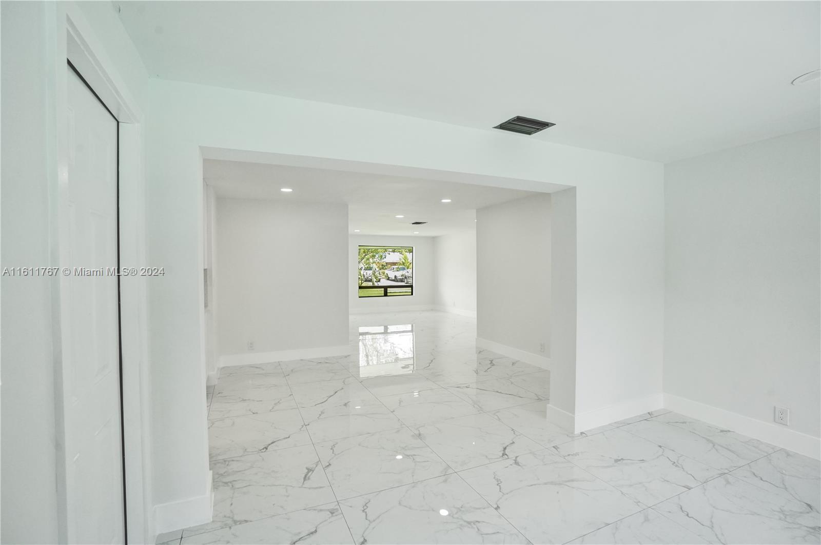 590 NW 38th Pl