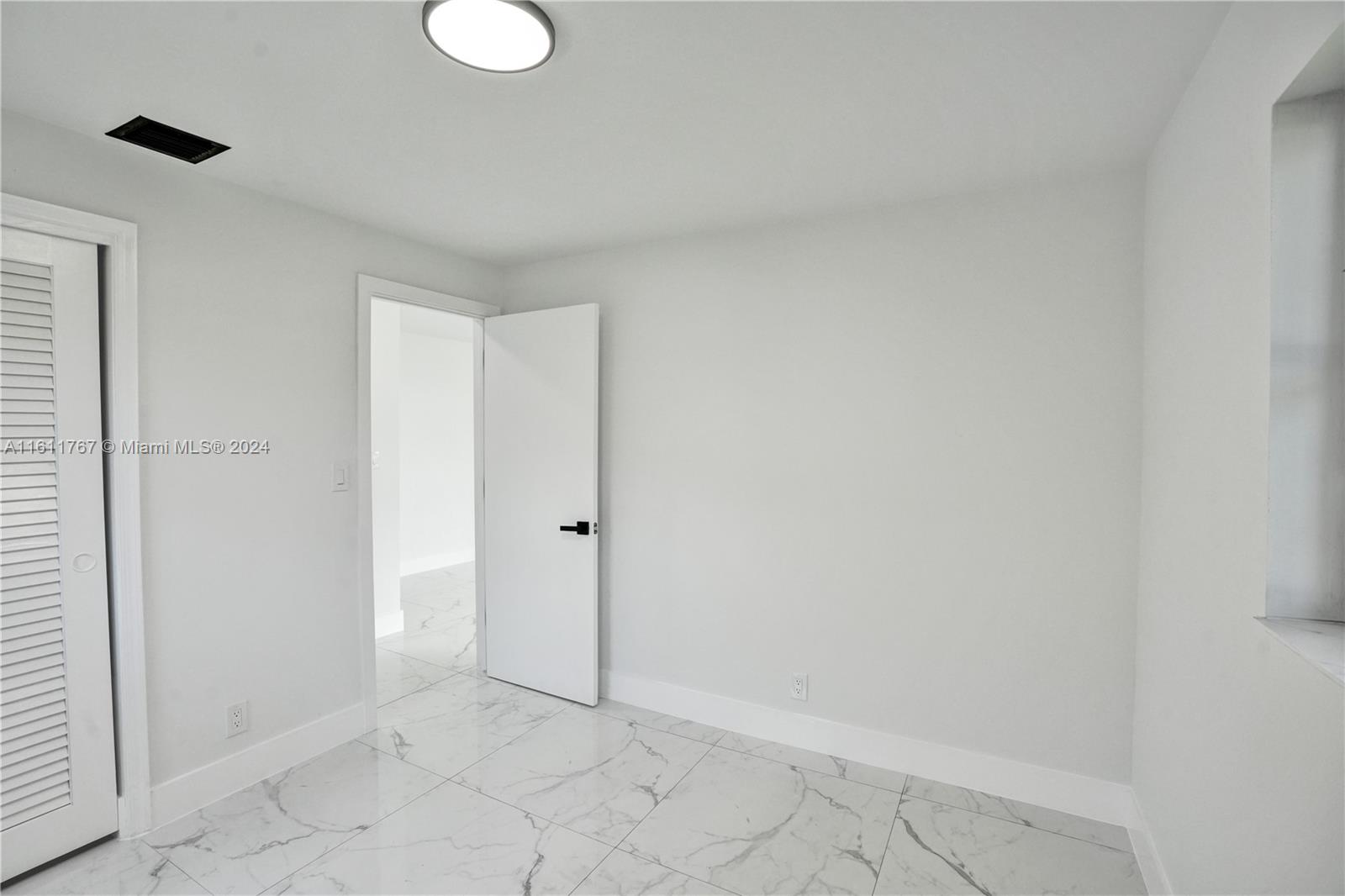 590 NW 38th Pl