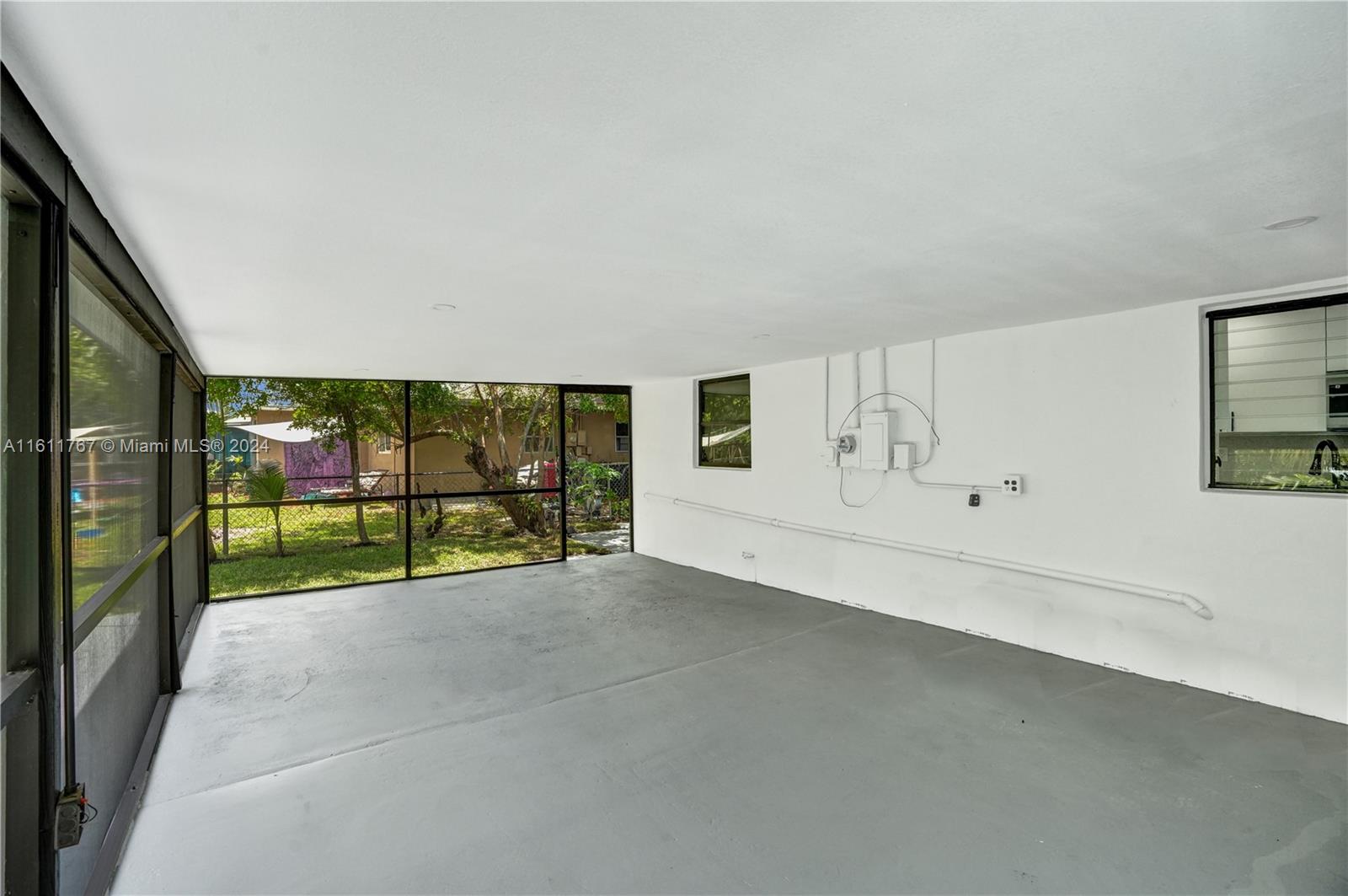 590 NW 38th Pl