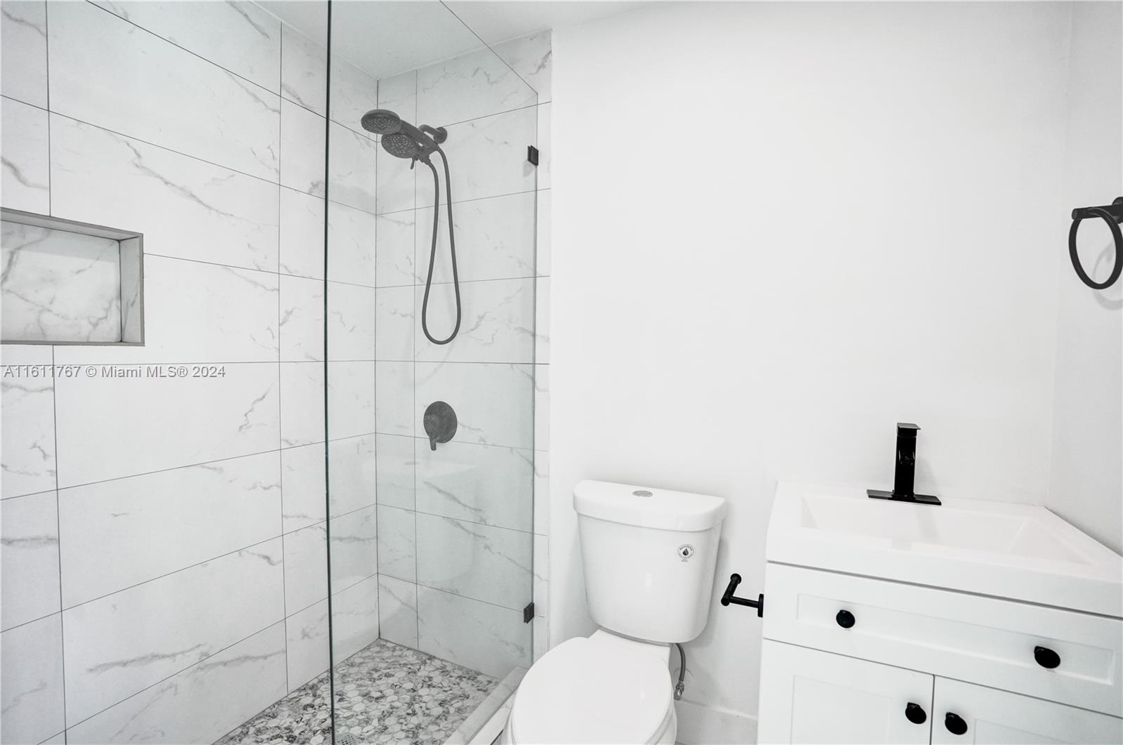 590 NW 38th Pl