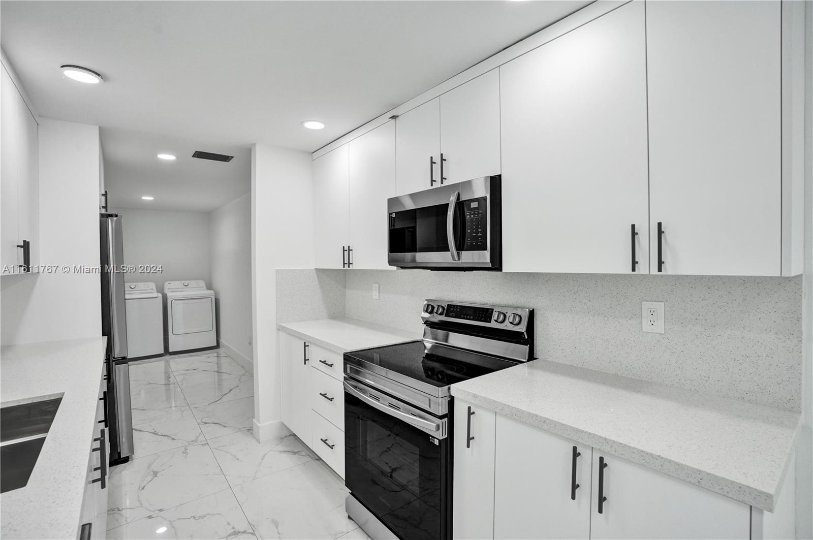 590 NW 38th Pl