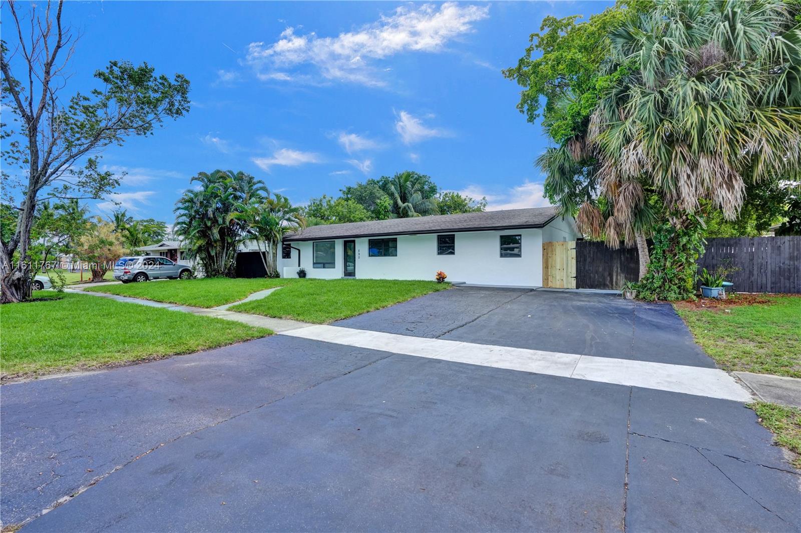 590 NW 38th Pl