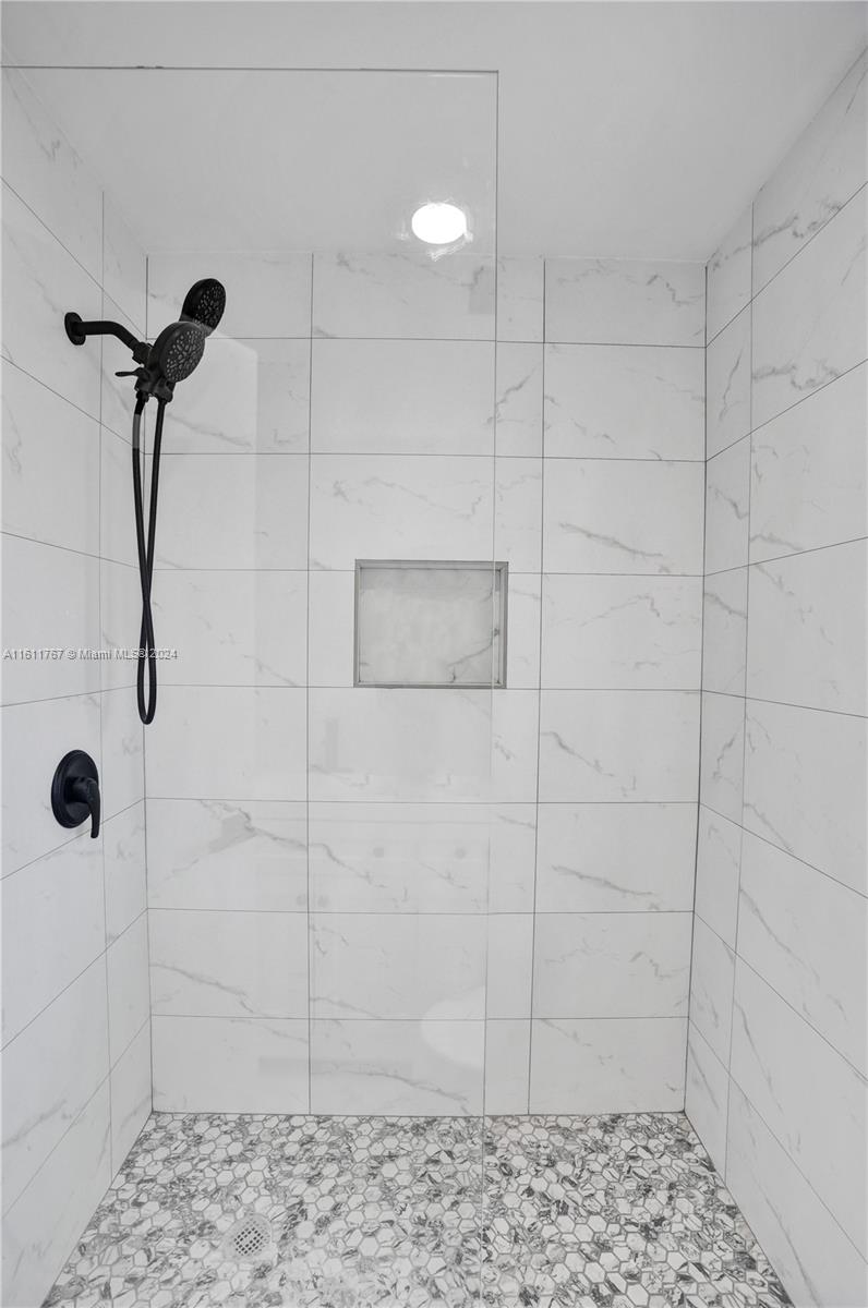 590 NW 38th Pl