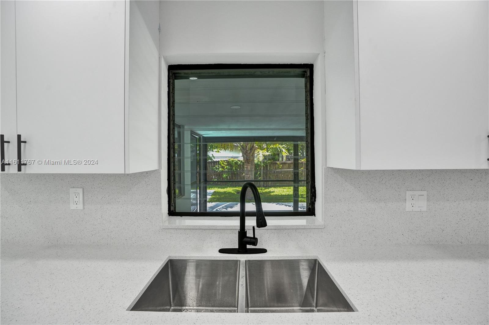 590 NW 38th Pl