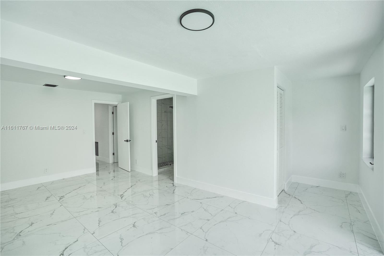 590 NW 38th Pl