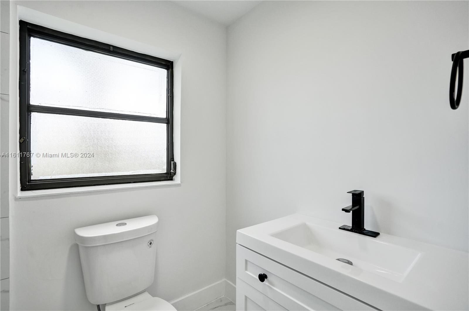590 NW 38th Pl