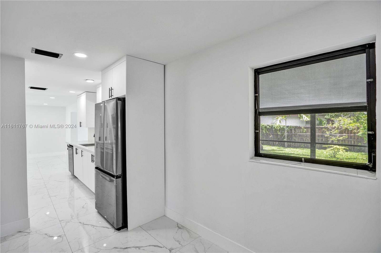 590 NW 38th Pl