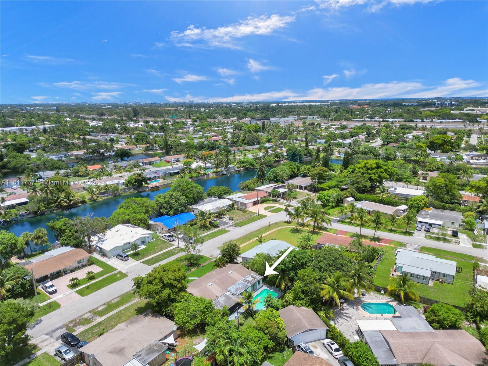 590 NW 38th Pl
