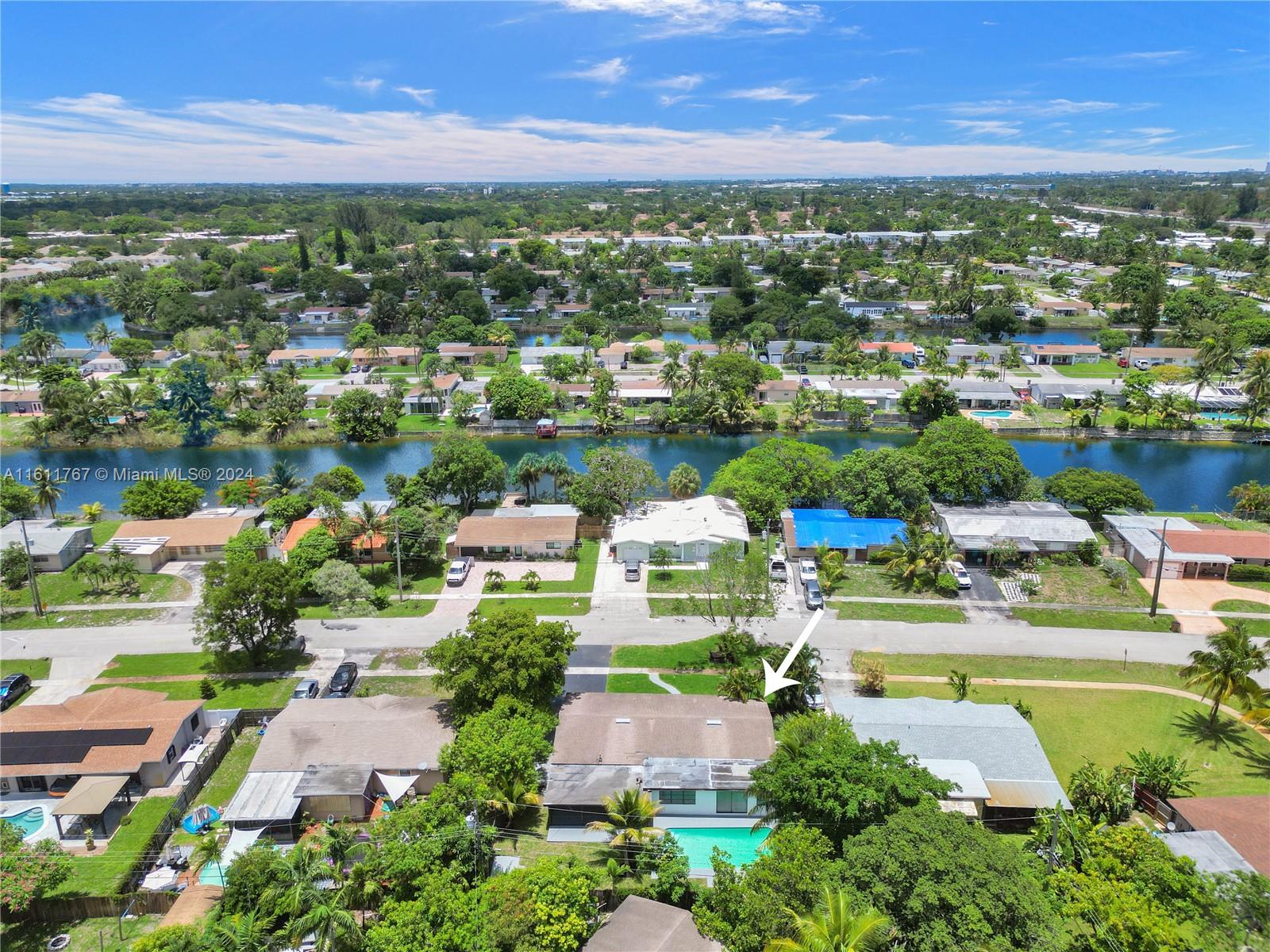 590 NW 38th Pl