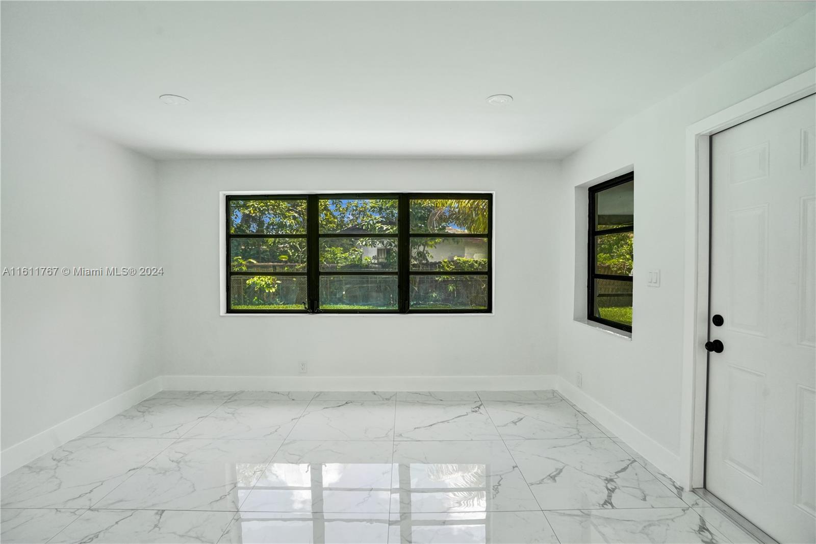 590 NW 38th Pl
