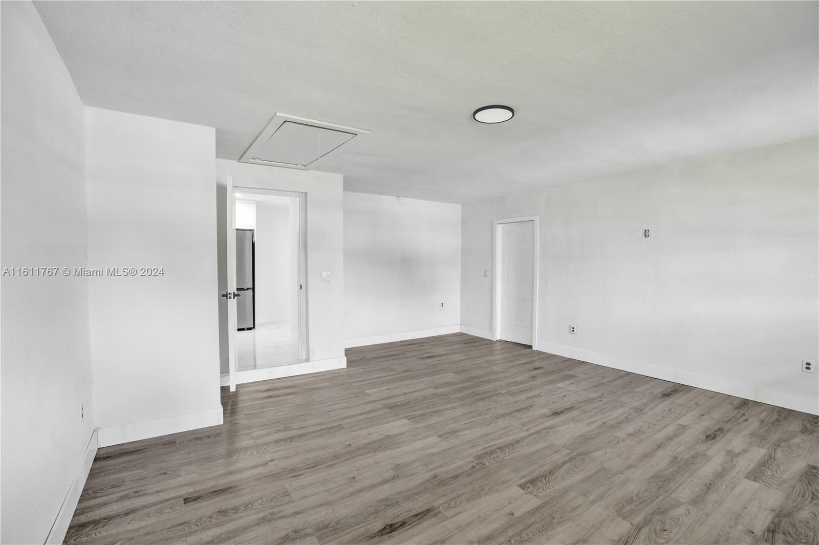 590 NW 38th Pl