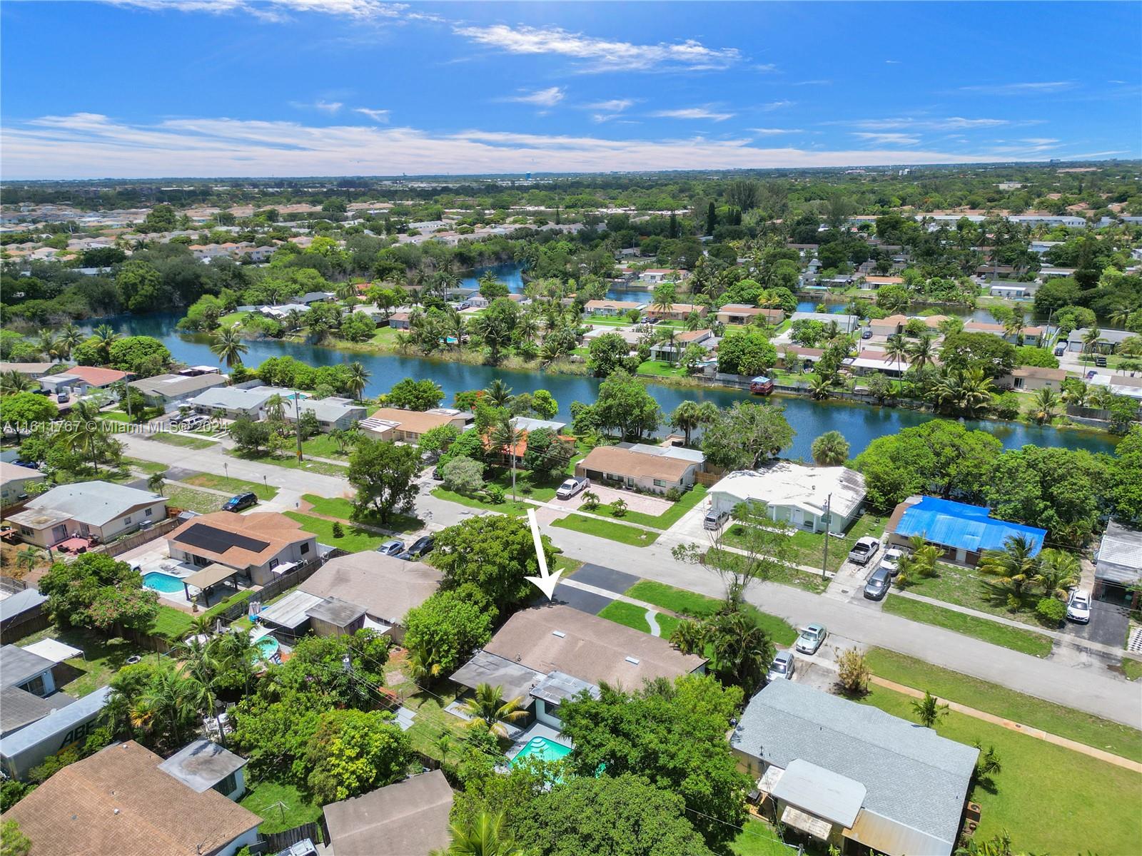 590 NW 38th Pl