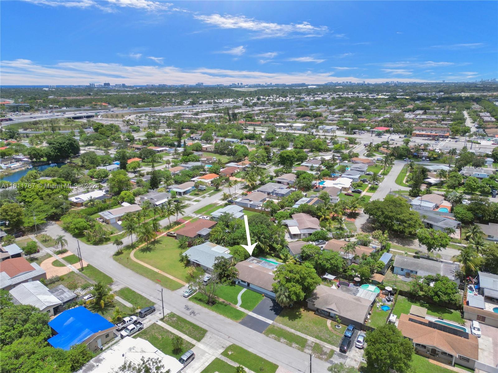 590 NW 38th Pl