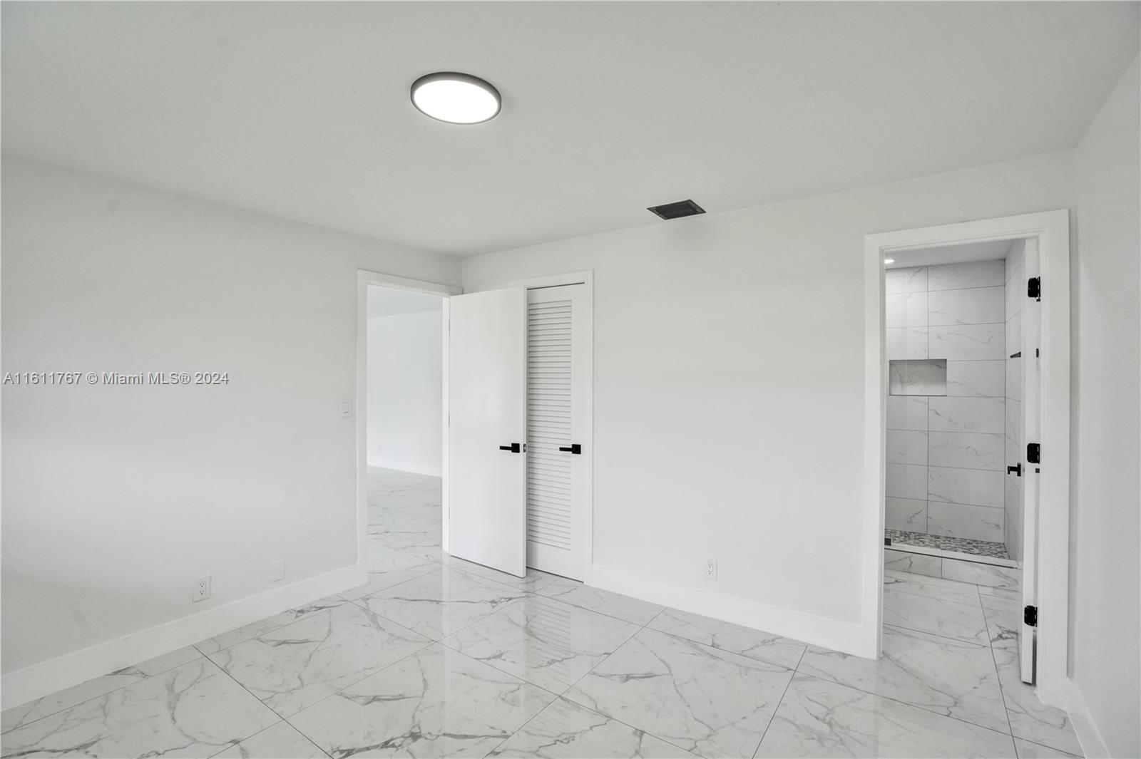 590 NW 38th Pl