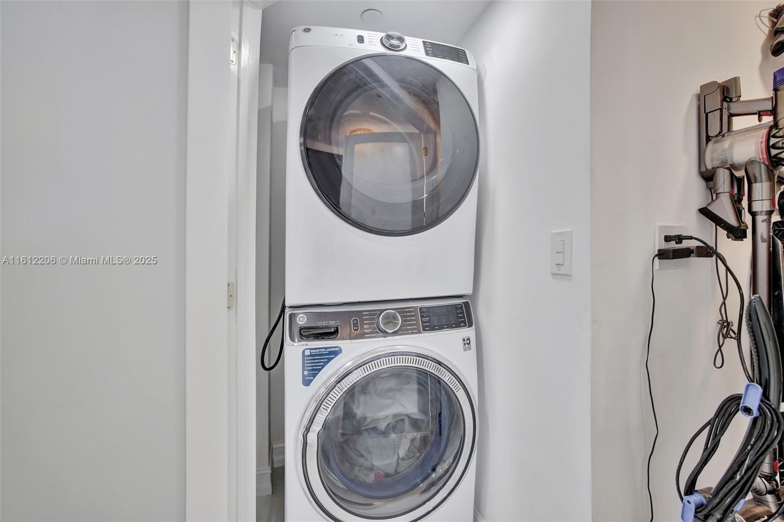 3000 Island Blvd # 1406