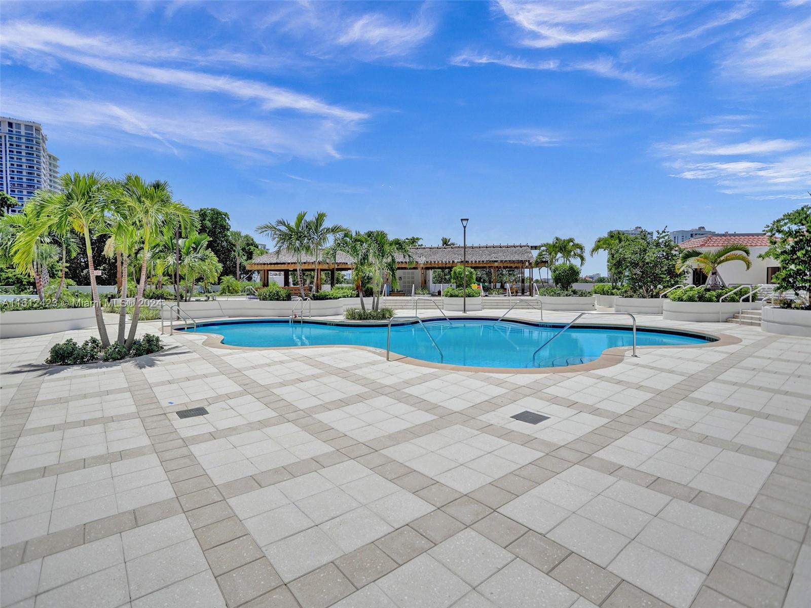 20281 E Country Club Dr # 1606