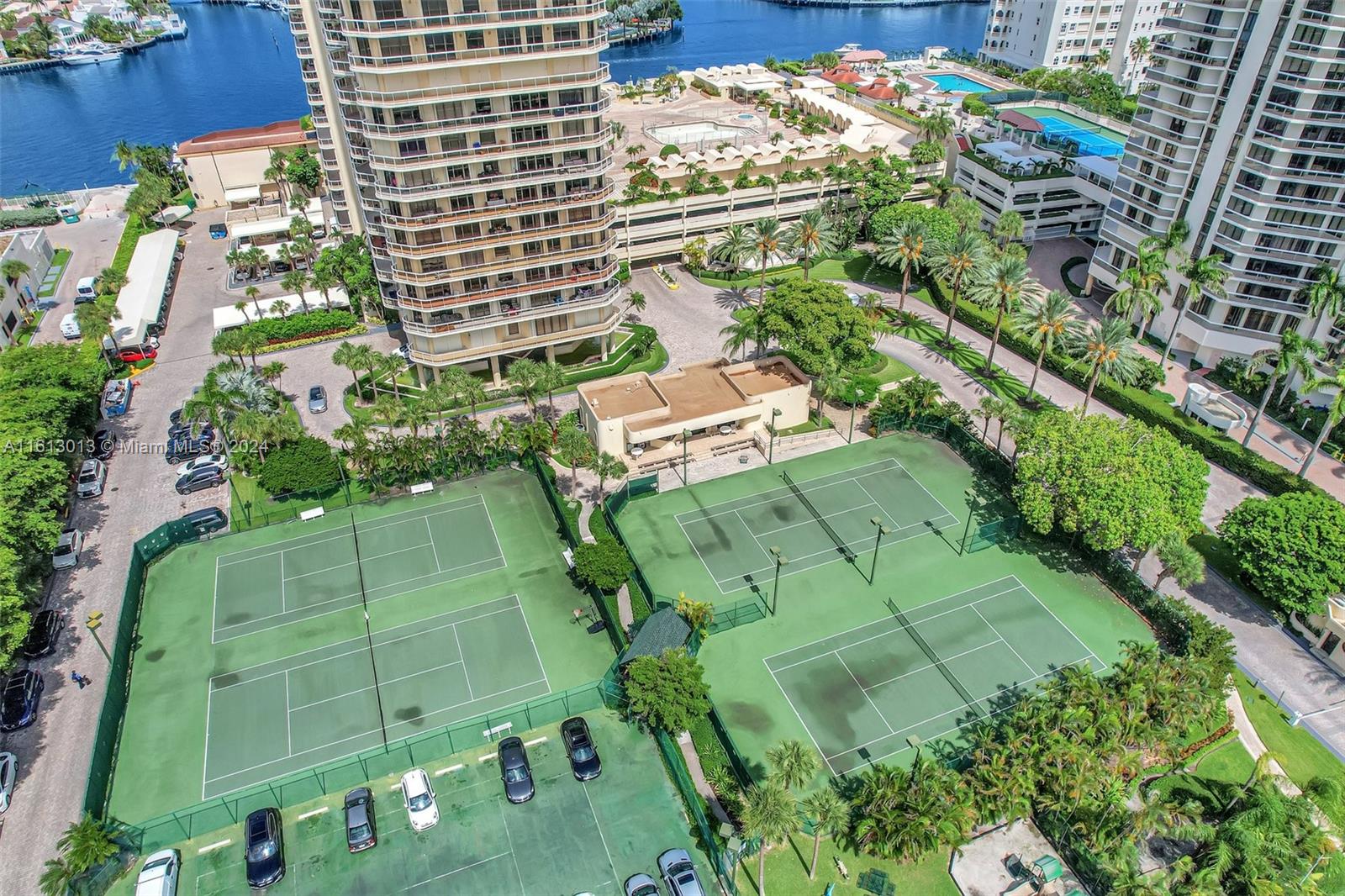 20191 E Country Club Dr # 2206
