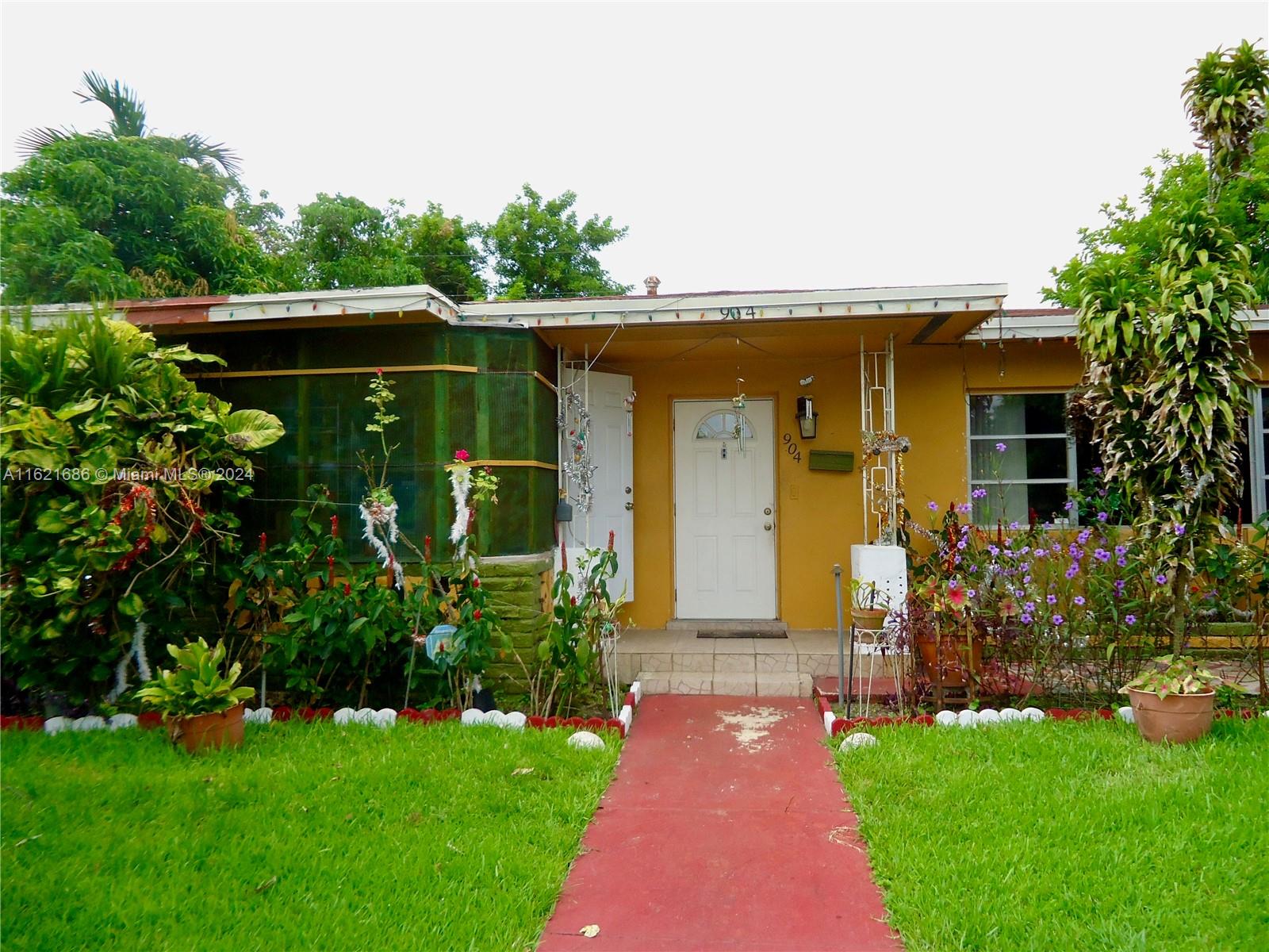 904 NE 164th St