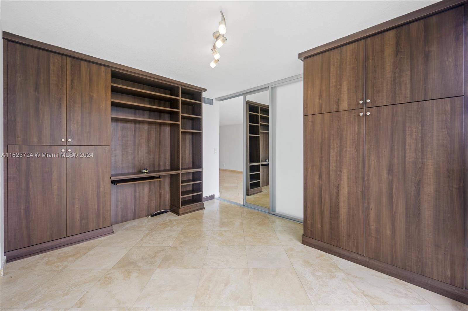200 Leslie Dr # 1107