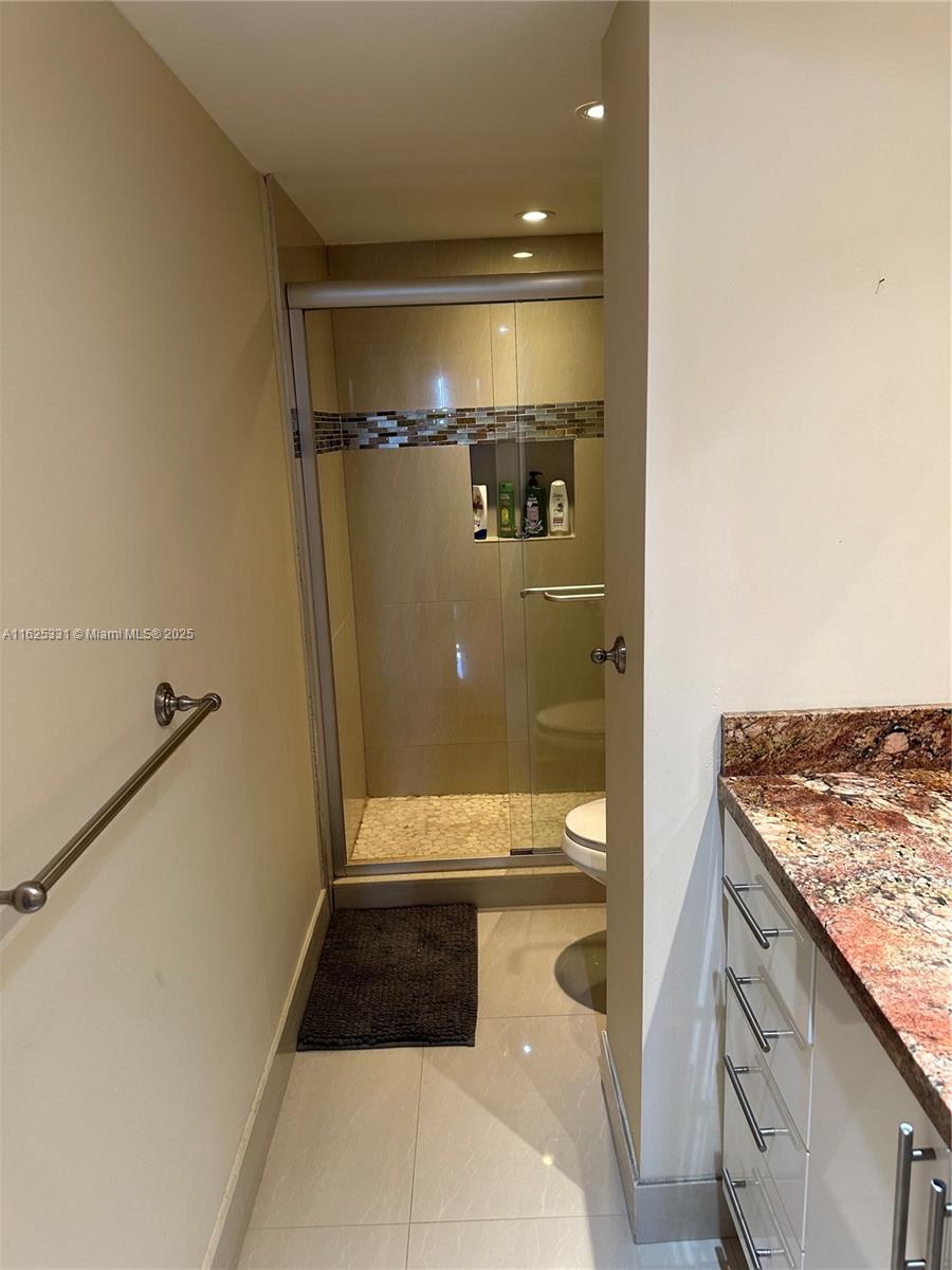 4400 Hillcrest Dr # 916B