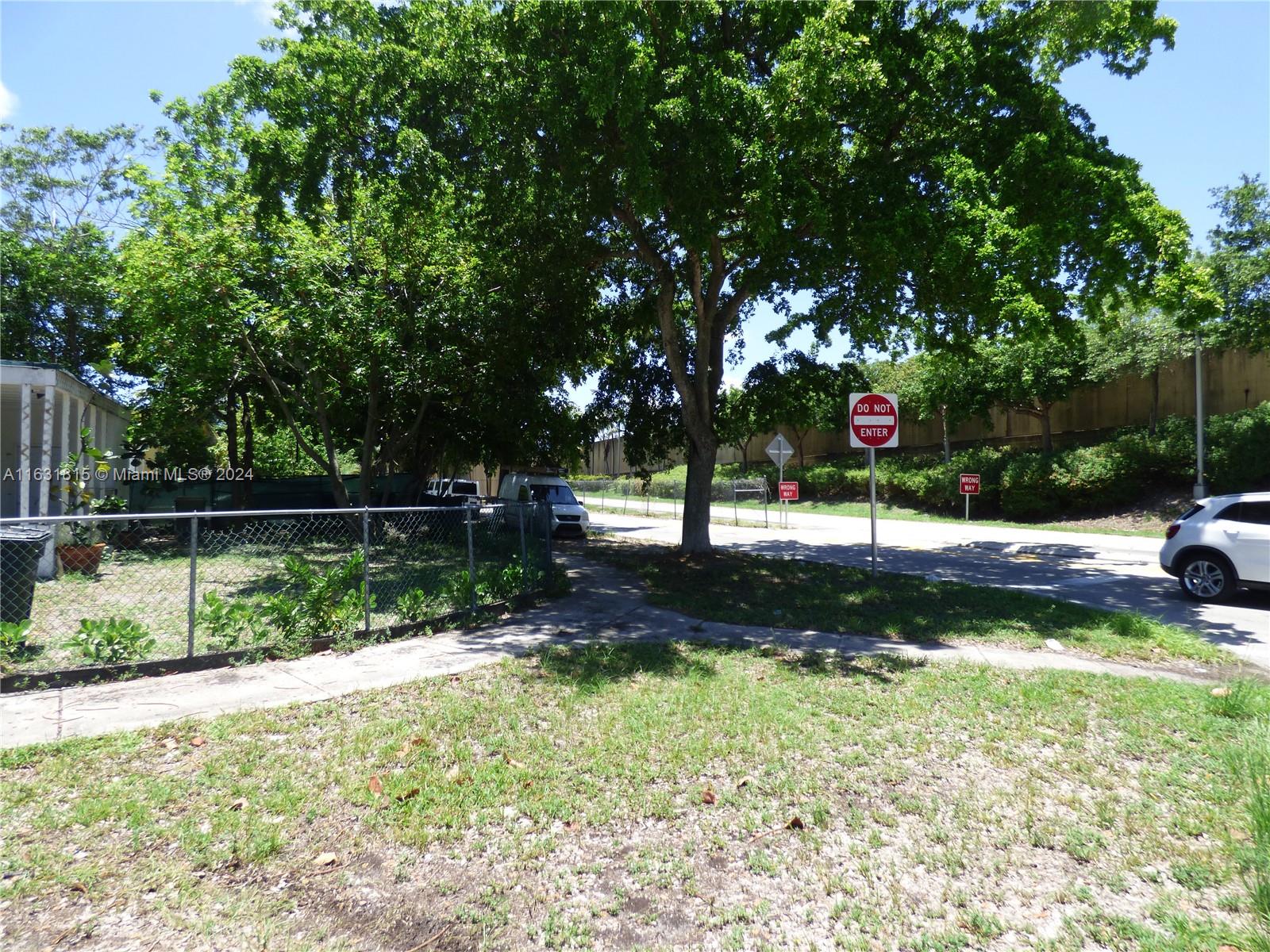 590 NW 124th St