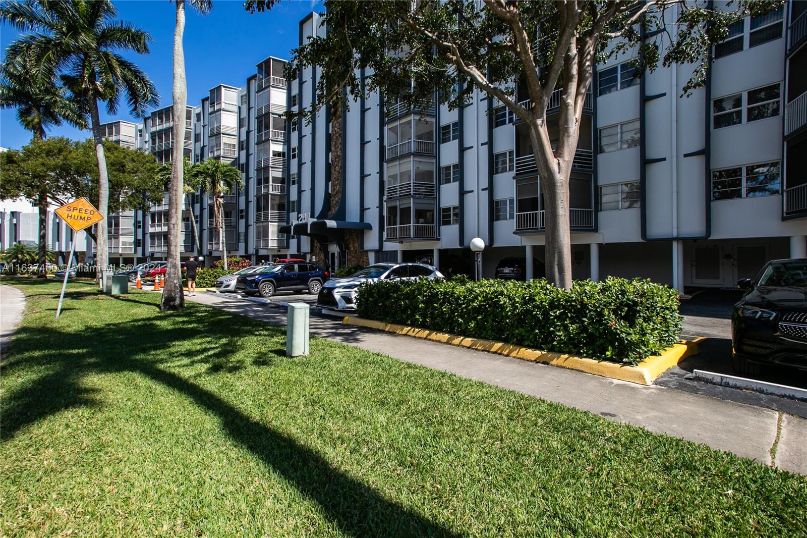 200 Diplomat Pkwy # 325