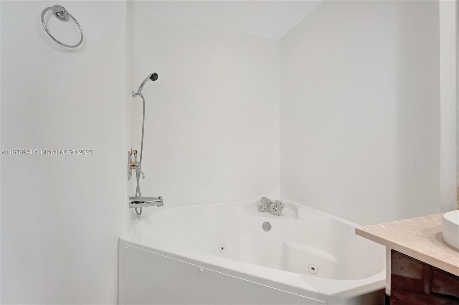 3370 Hidden Bay Dr # 404