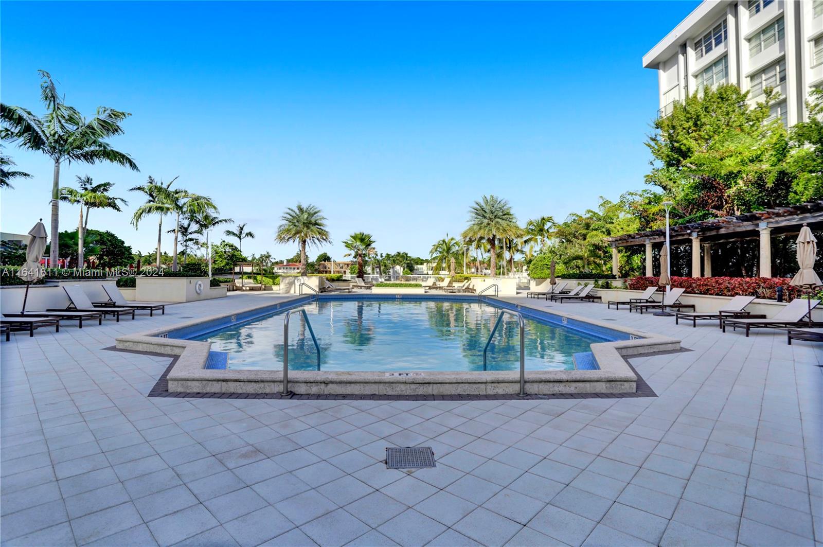 5600 Collins Ave # 7A