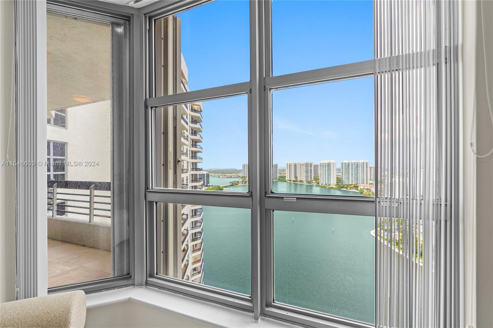 3530 Mystic Pointe Dr # 2904