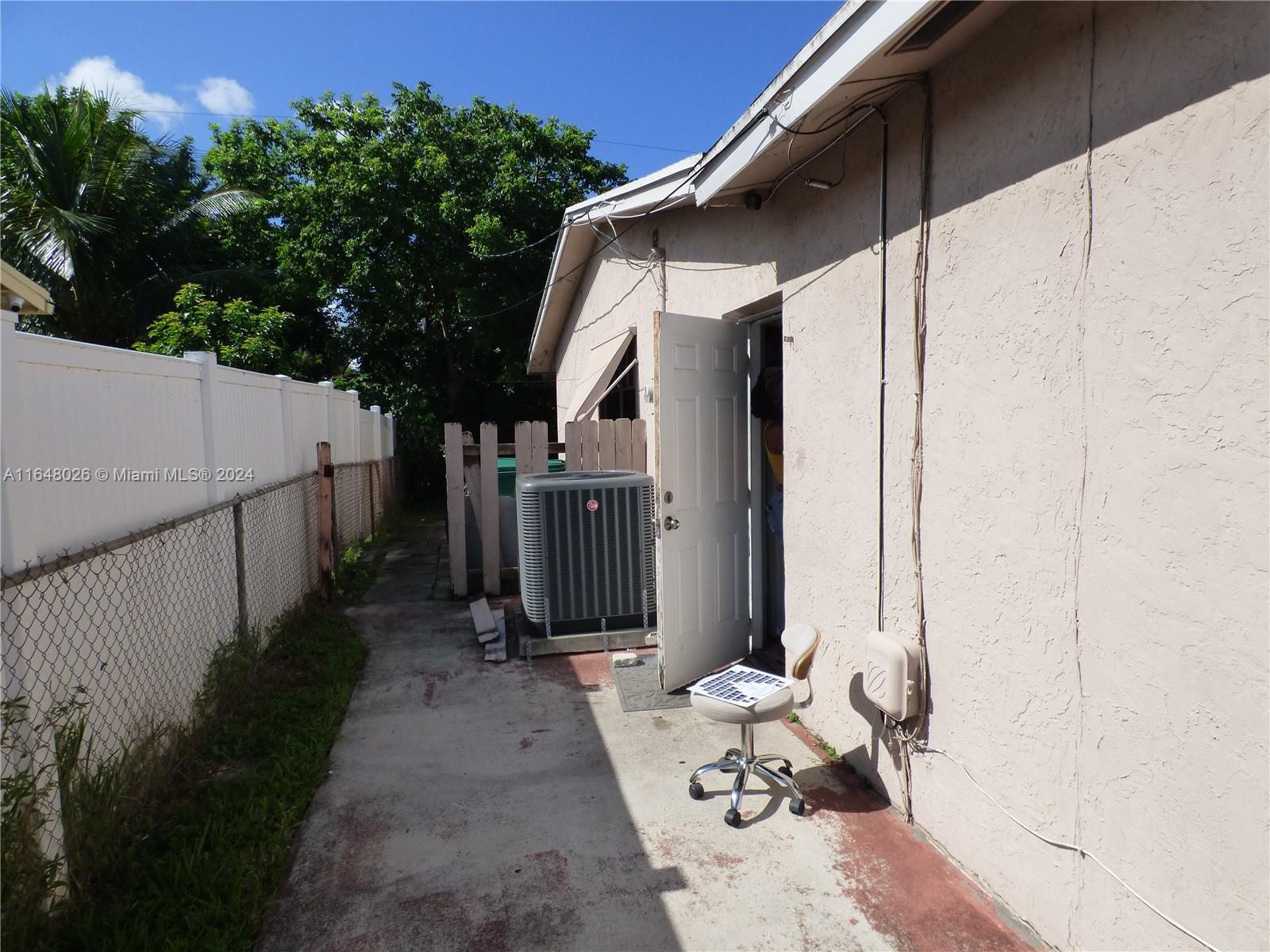 4260 NW 22nd St