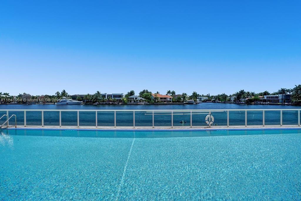 20201 E Country Club Dr # 1604