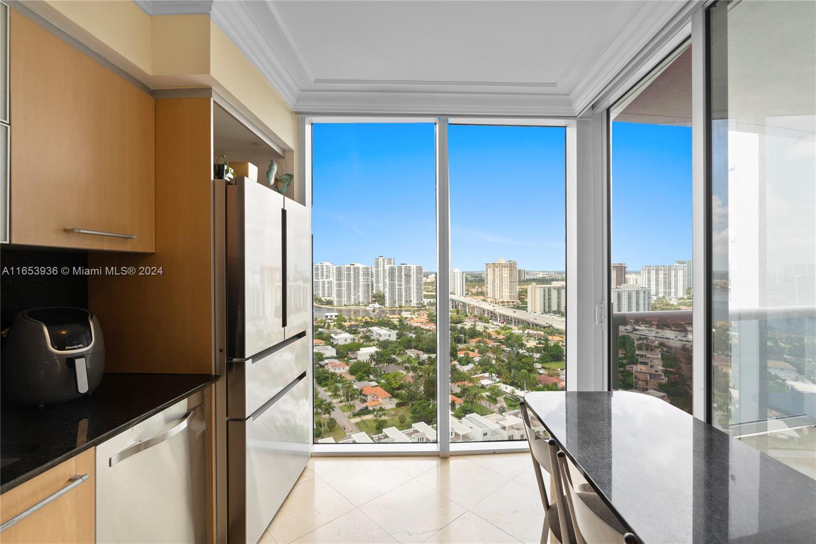 18911 Collins Ave # 2704