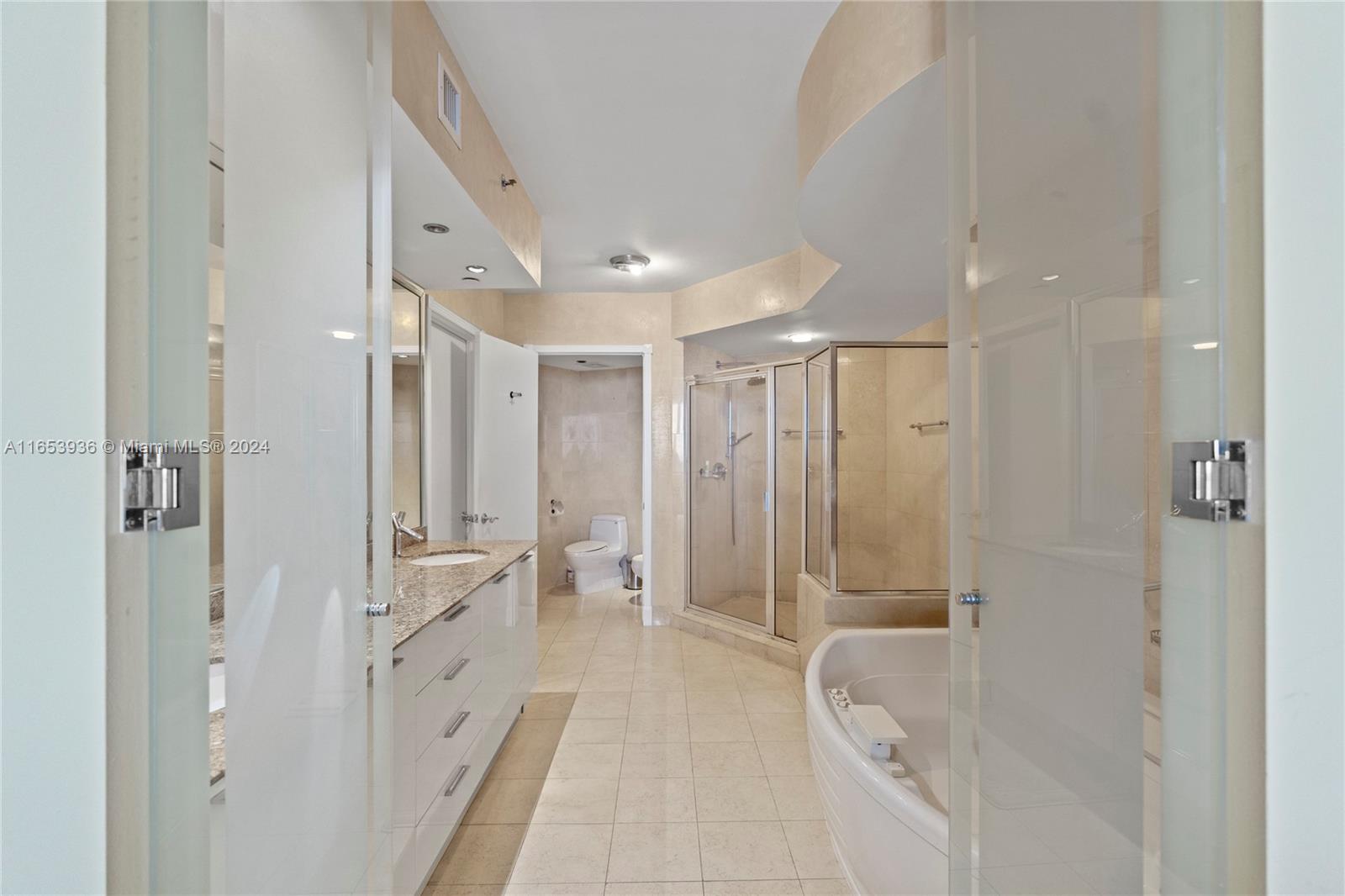 18911 Collins Ave # 2704