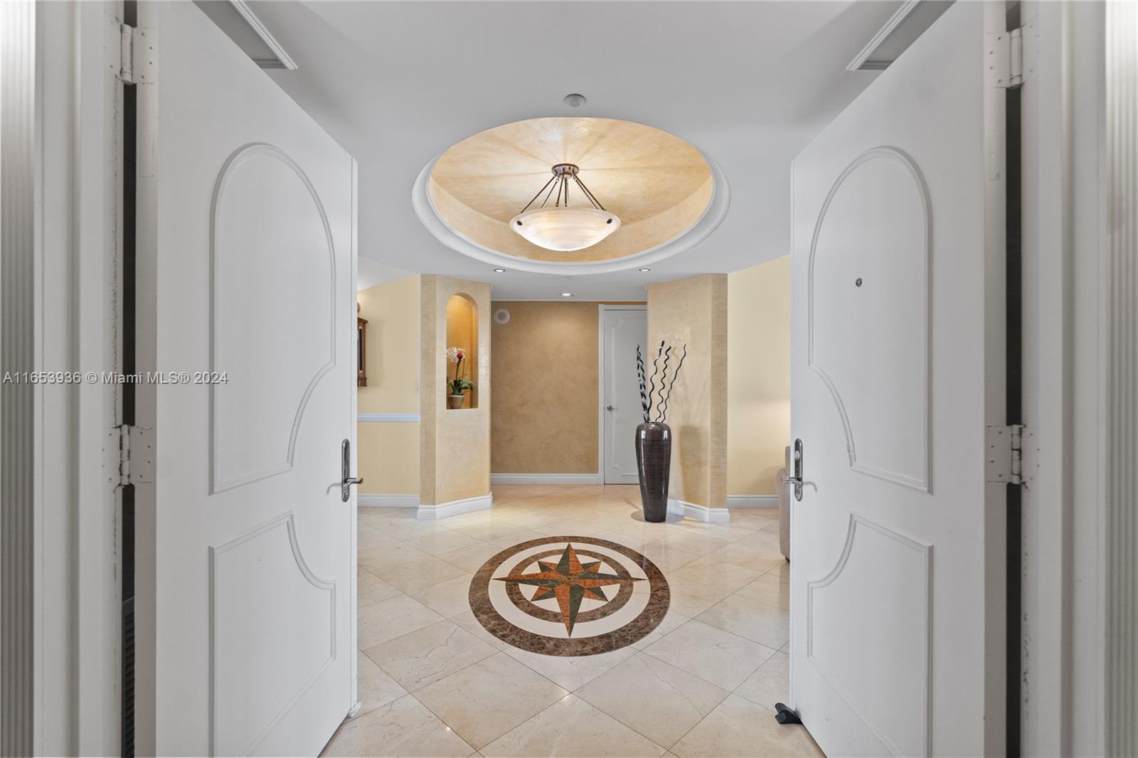 18911 Collins Ave # 2704