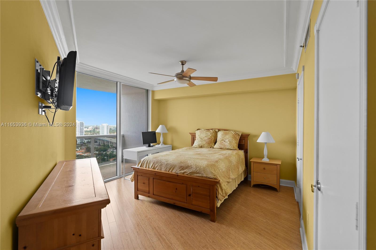 18911 Collins Ave # 2704