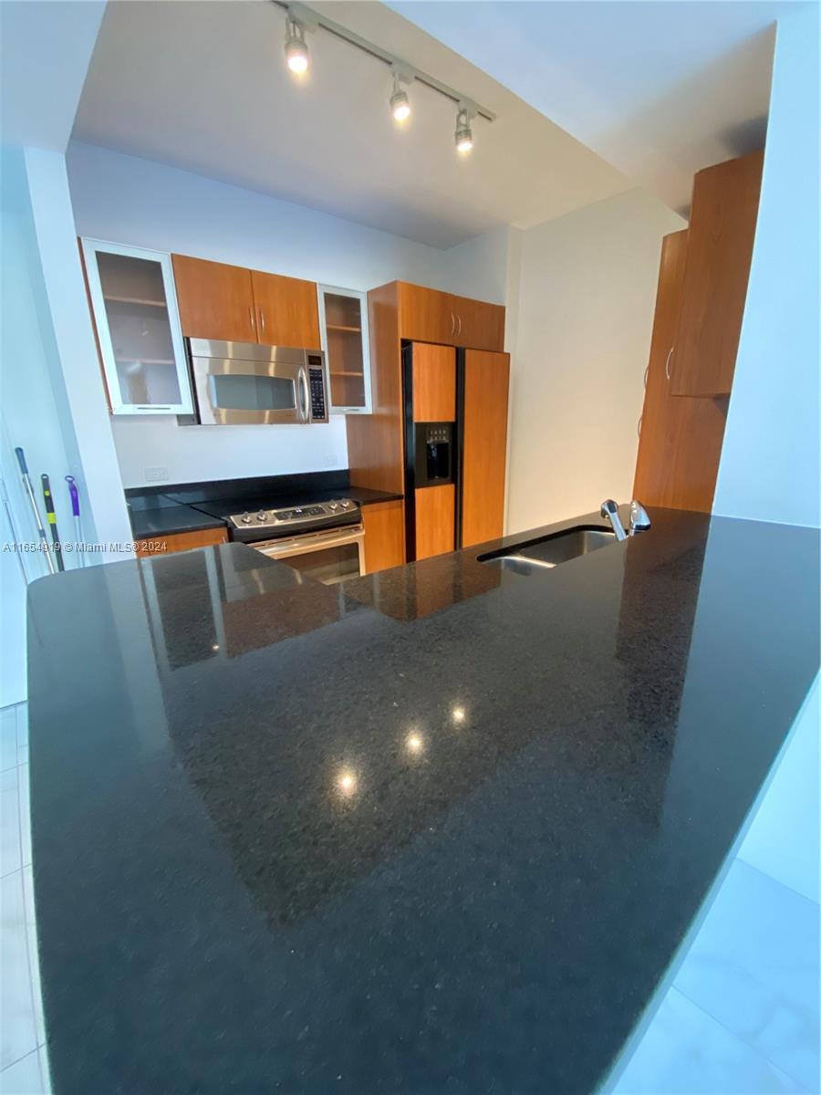 2775 NE 187th St # 520