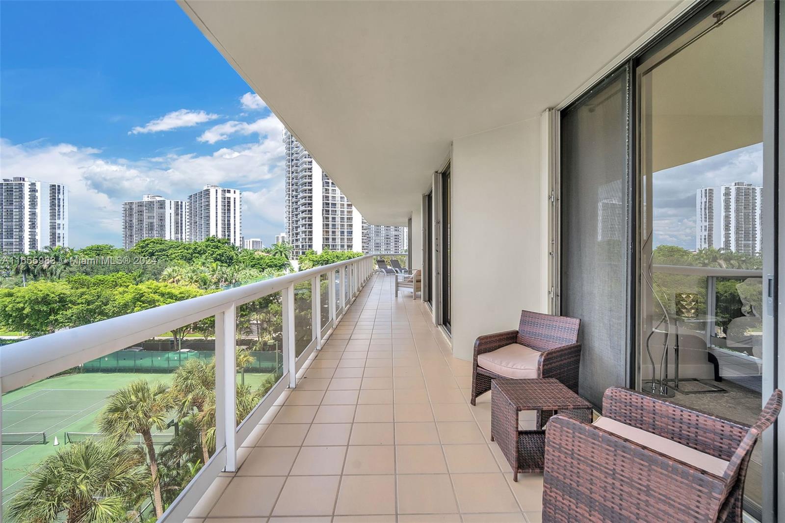 20191 E Country Club Dr # 601