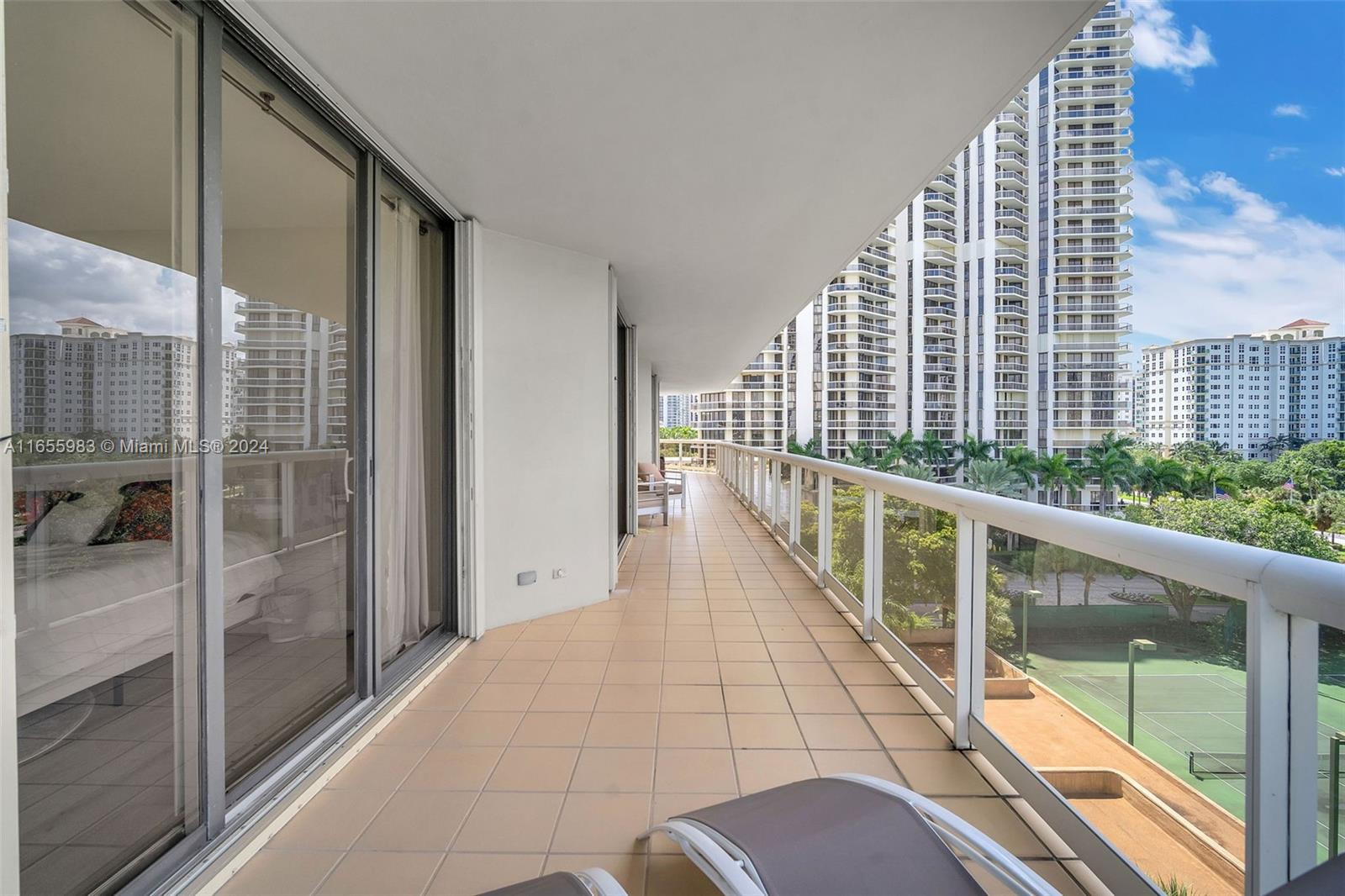 20191 E Country Club Dr # 601