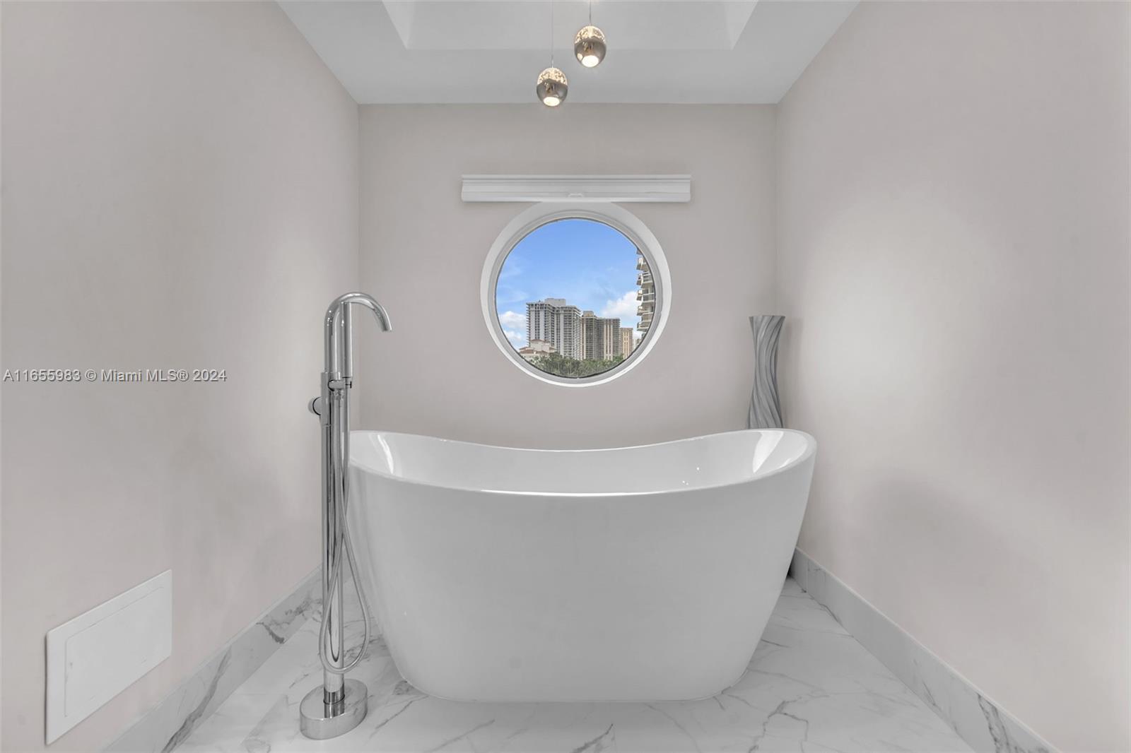20191 E Country Club Dr # 601