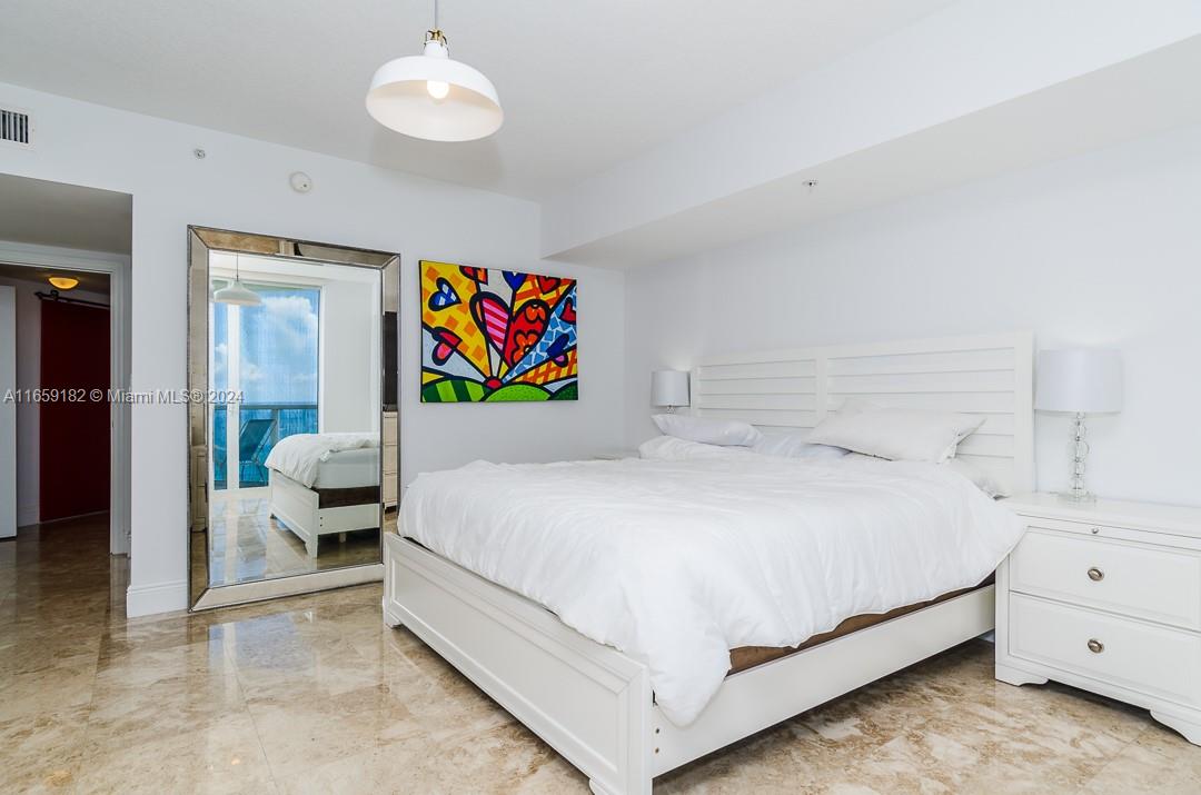 16699 Collins Ave # 3506