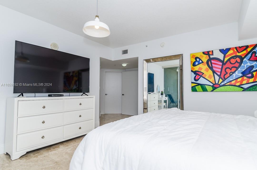 16699 Collins Ave # 3506
