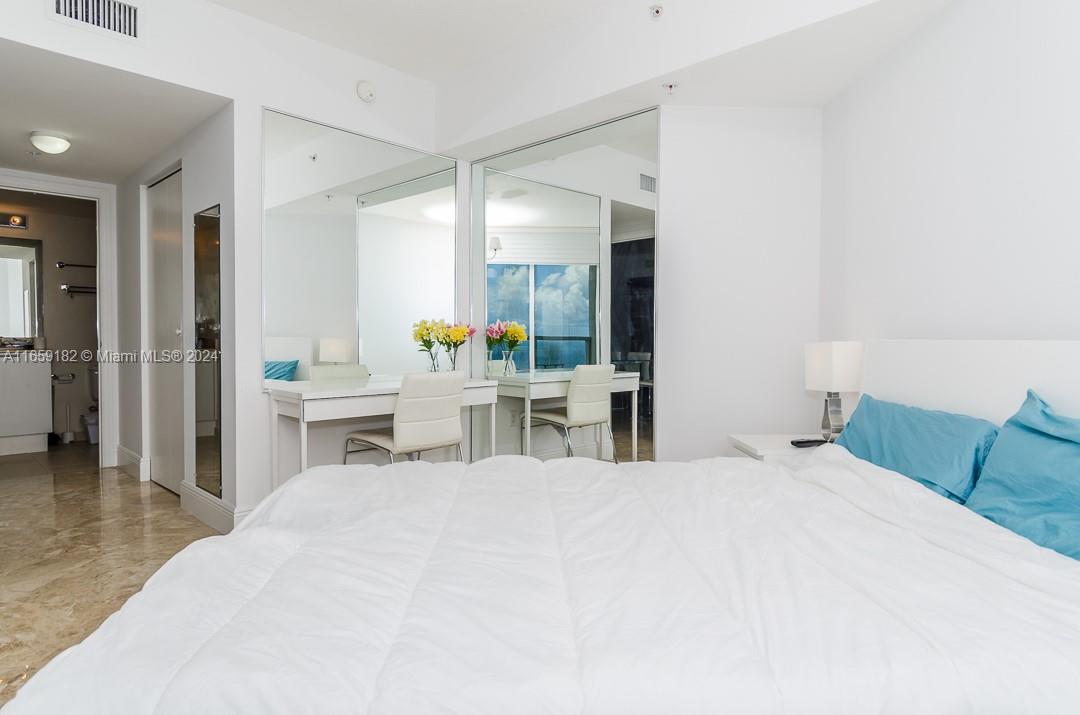 16699 Collins Ave # 3506