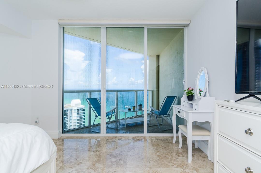 16699 Collins Ave # 3506