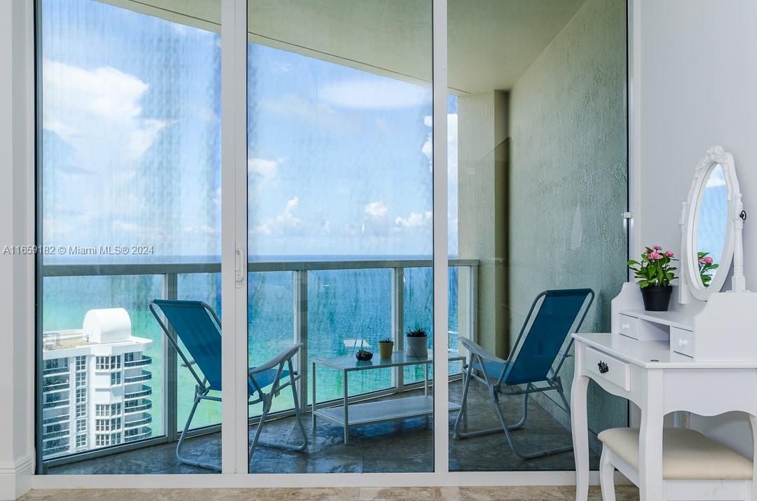 16699 Collins Ave # 3506