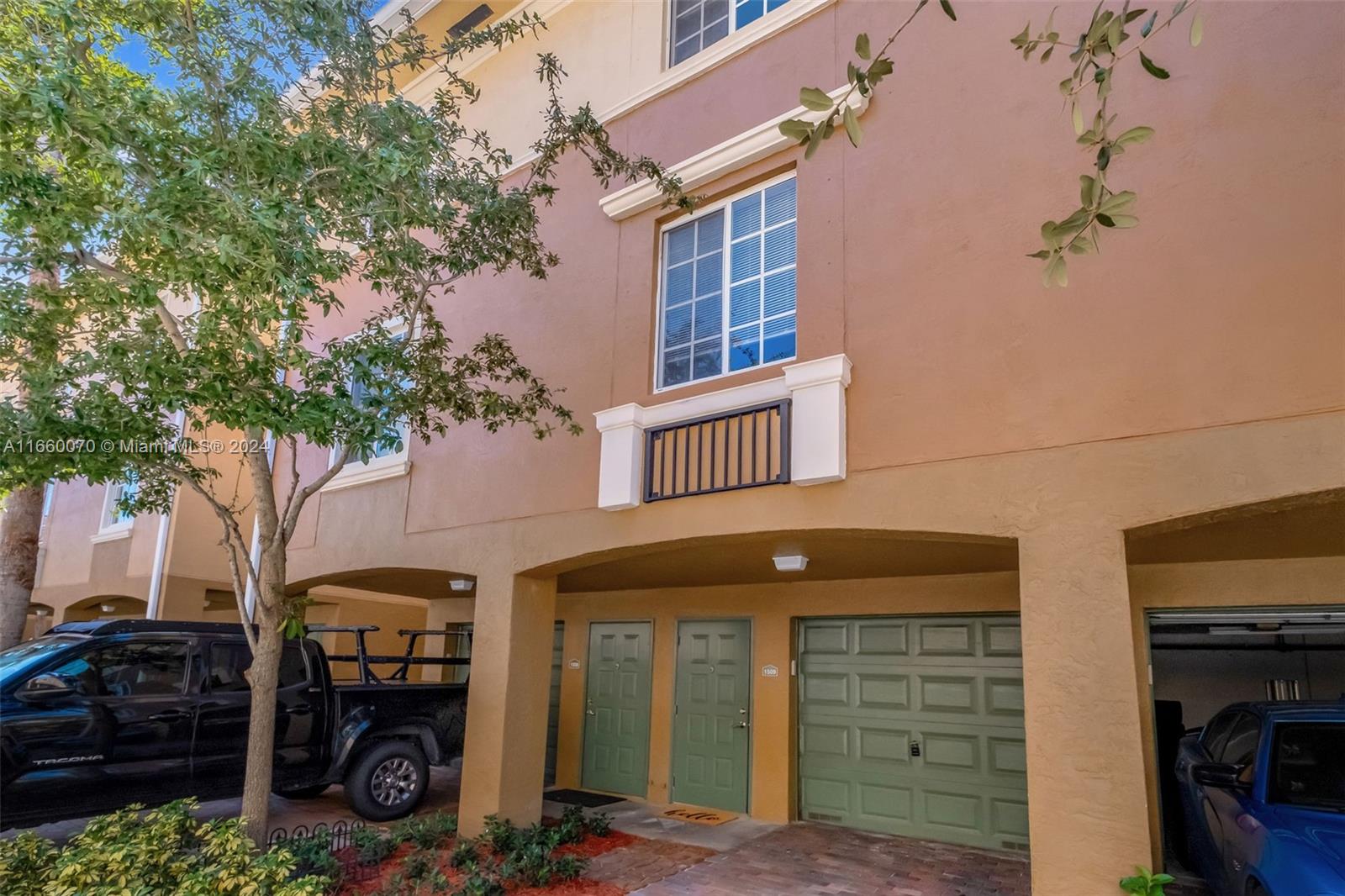 2965 NE 185th St # 1509