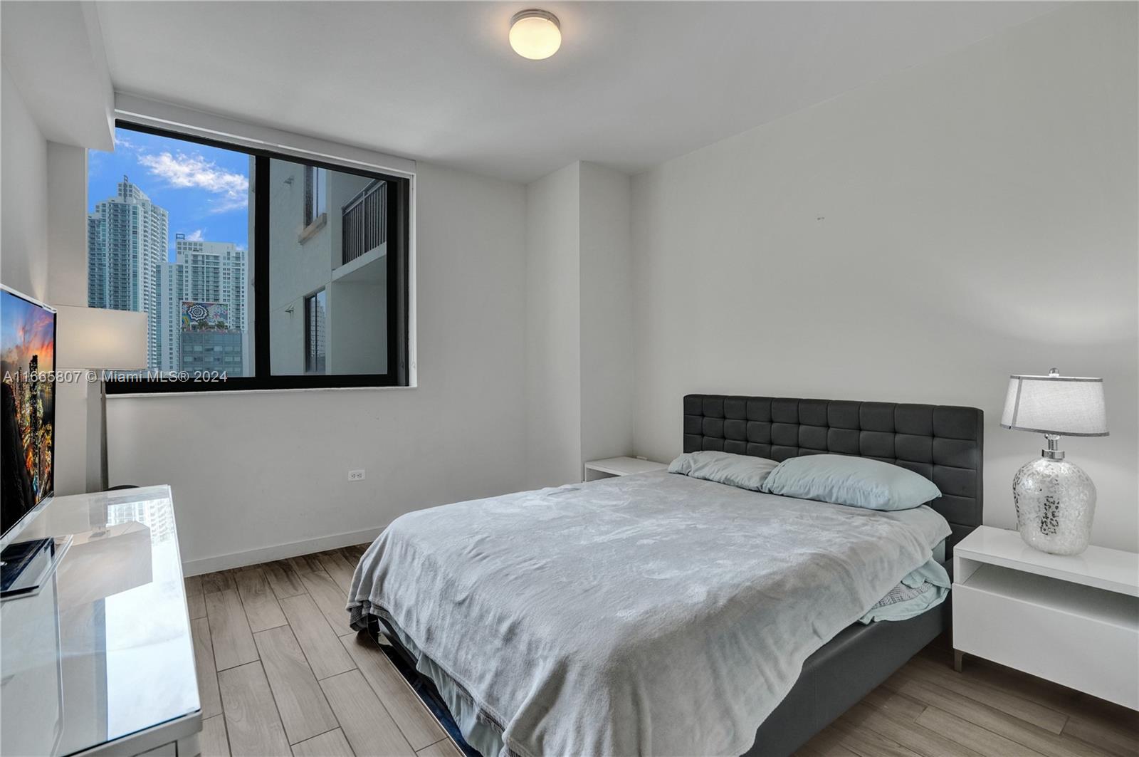 999 SW 1st Ave # 1807