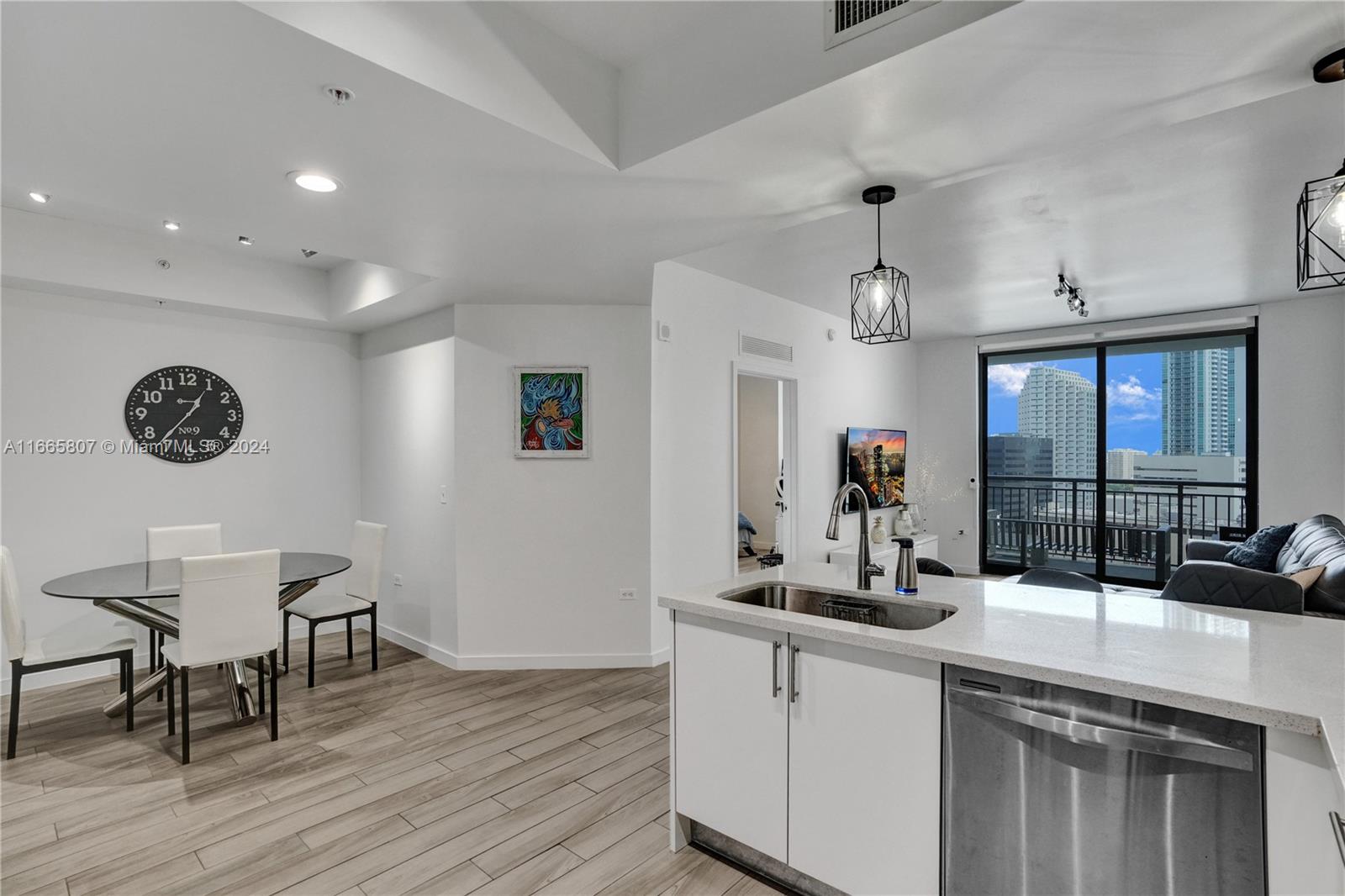 999 SW 1st Ave # 1807