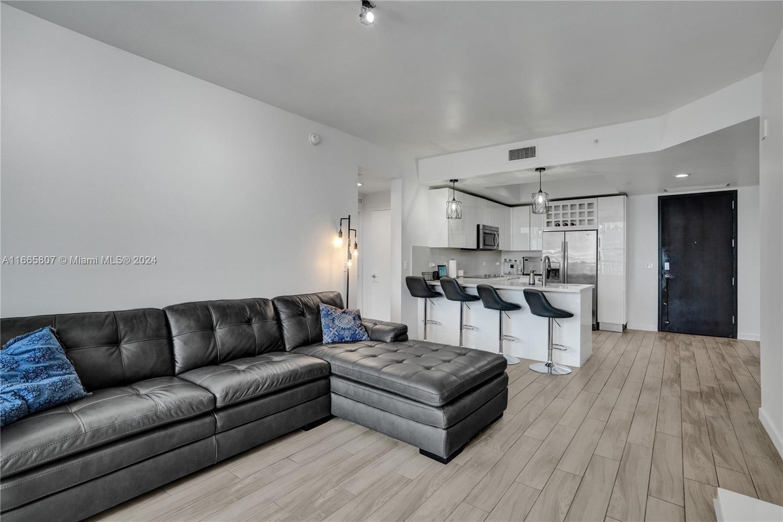 999 SW 1st Ave # 1807